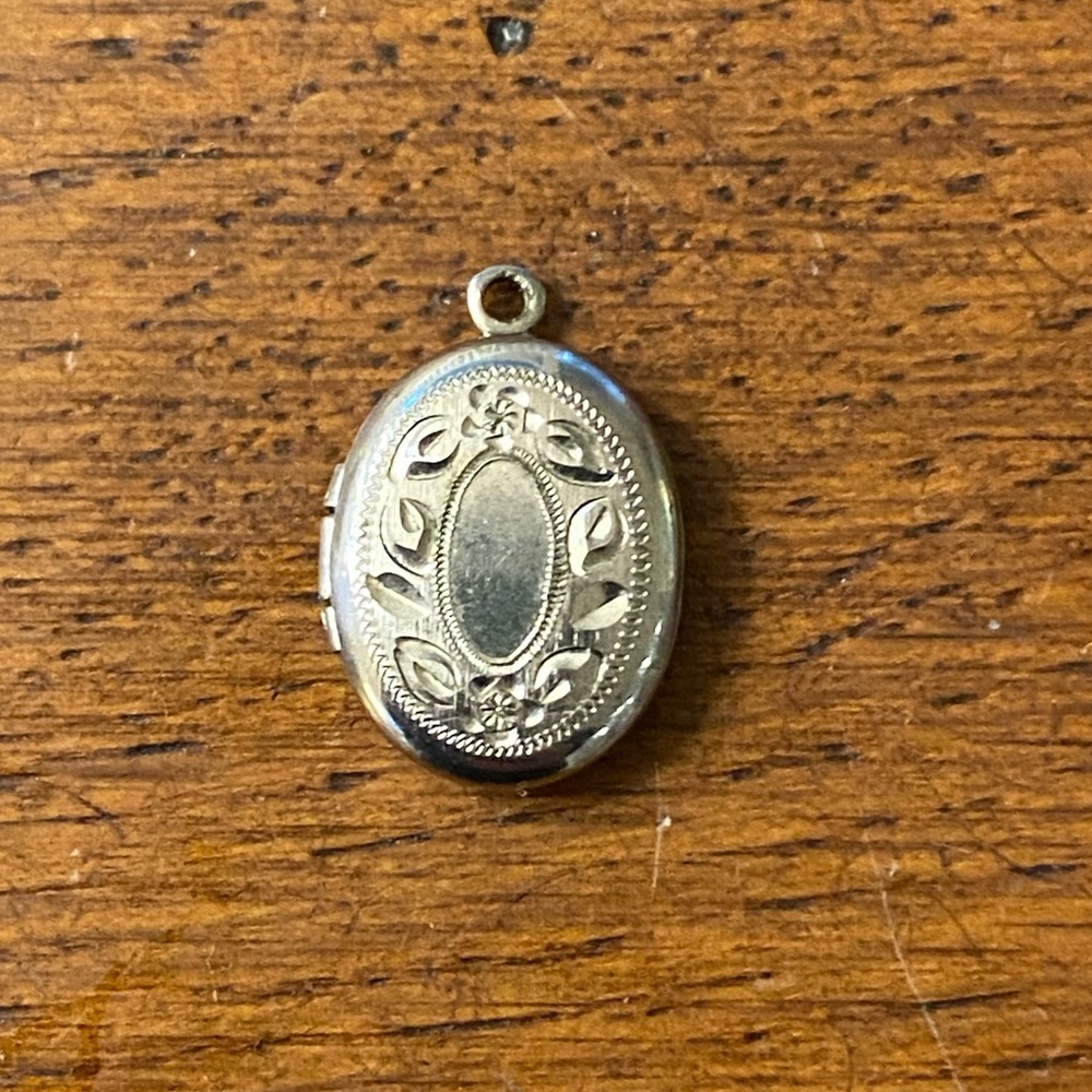 Vintage Silver Locket Engraved Flowers And Date 1987 Signed Webster Small Oval